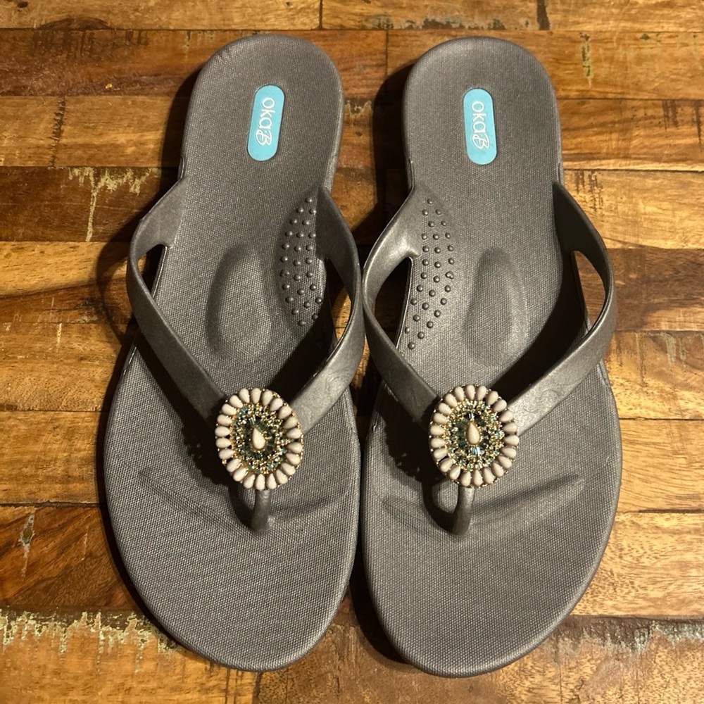 Oka B Women Stones Sandal Rhinestone Grey Flip Flops Thongs Size 9 EU 39